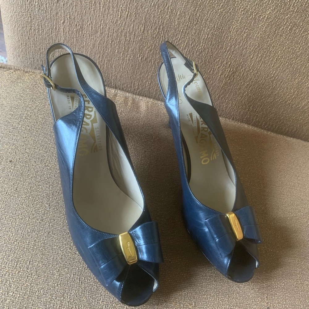 Salvatore Ferragamo Navy Bow Peep Toe Sling Back Leather Kitten Heels Size 8.5